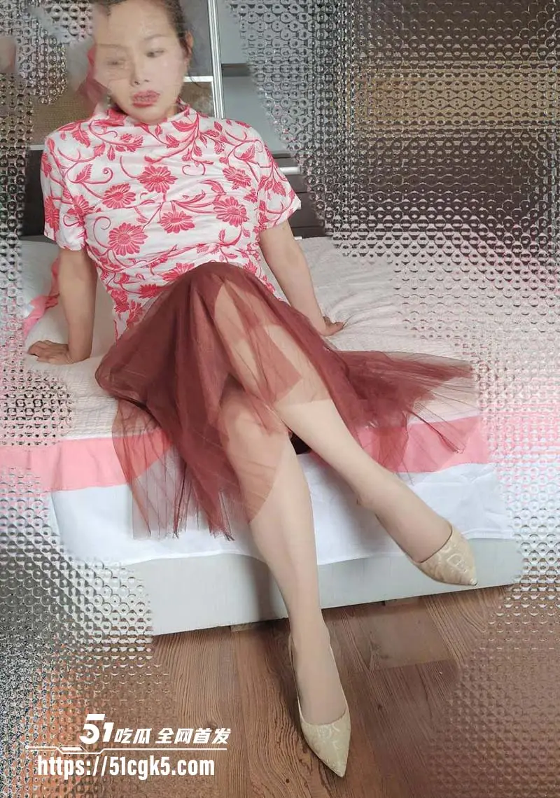 爱穿丝袜的骚妈 继父过生日出去钓鱼了 我在家用大黄瓜插进了妈妈的成熟身体肥逼里 图3