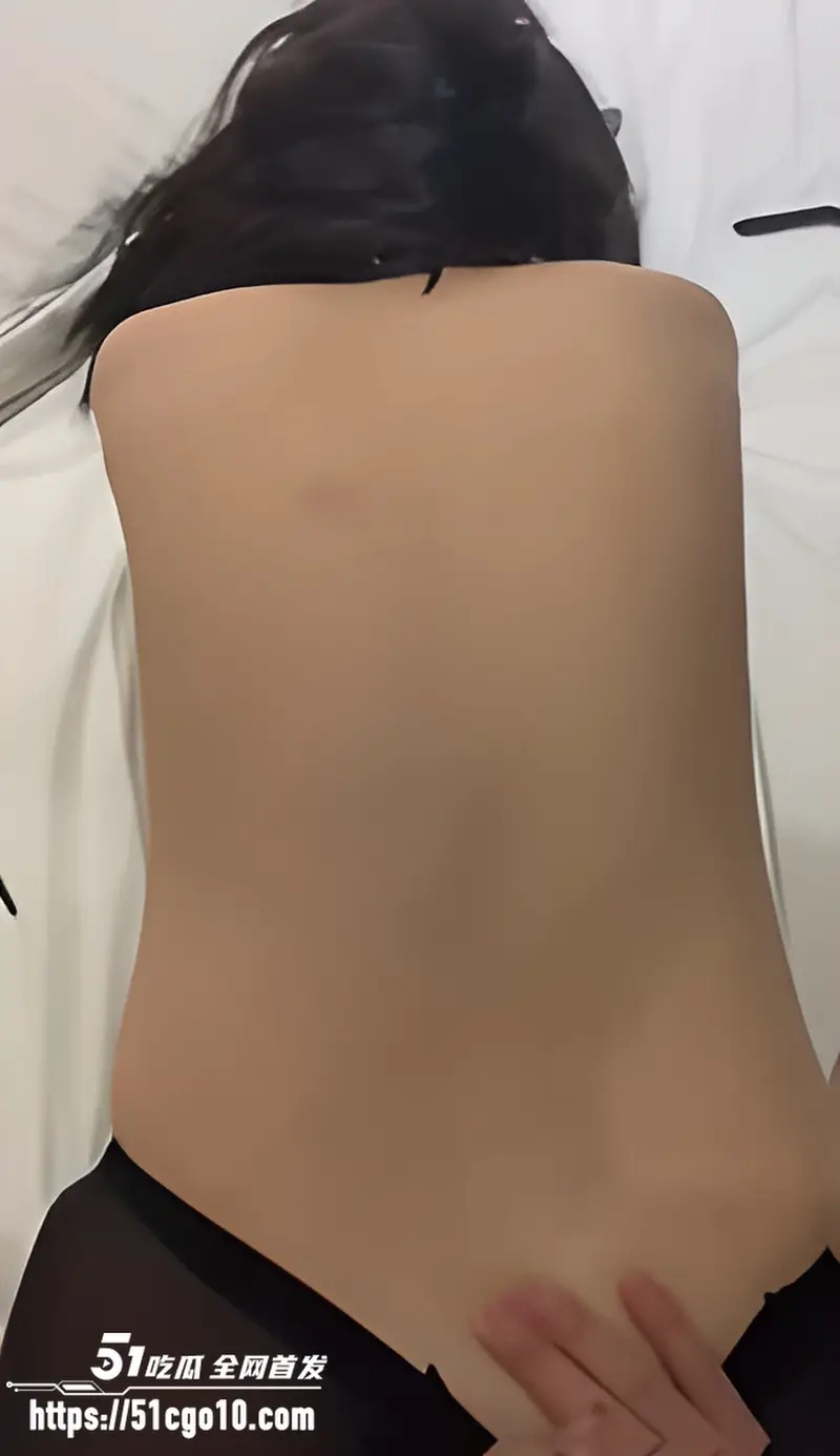高颜值学生妹 分手后被曝光私拍 跪舔肉棒眼神迷离 后入打桩猛顶黑丝肥臀 图6