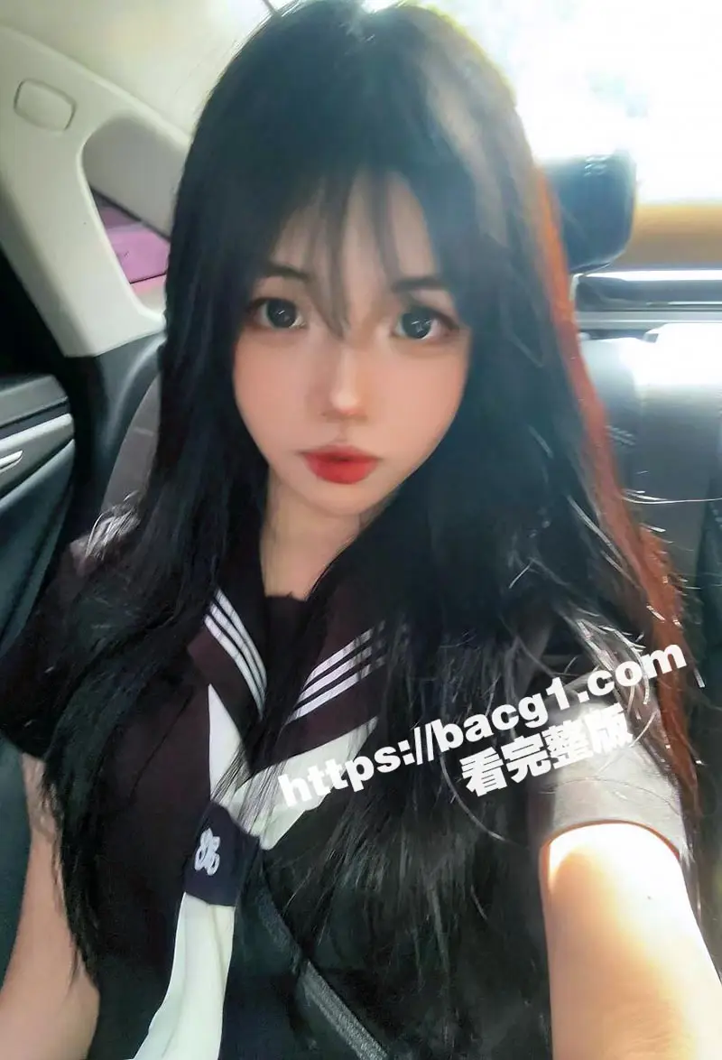 高校大三美女学生 小美 舍友不在全裸露出自慰给兄弟们看 舍友回来会不会闻到淫水的骚味呢? 图4