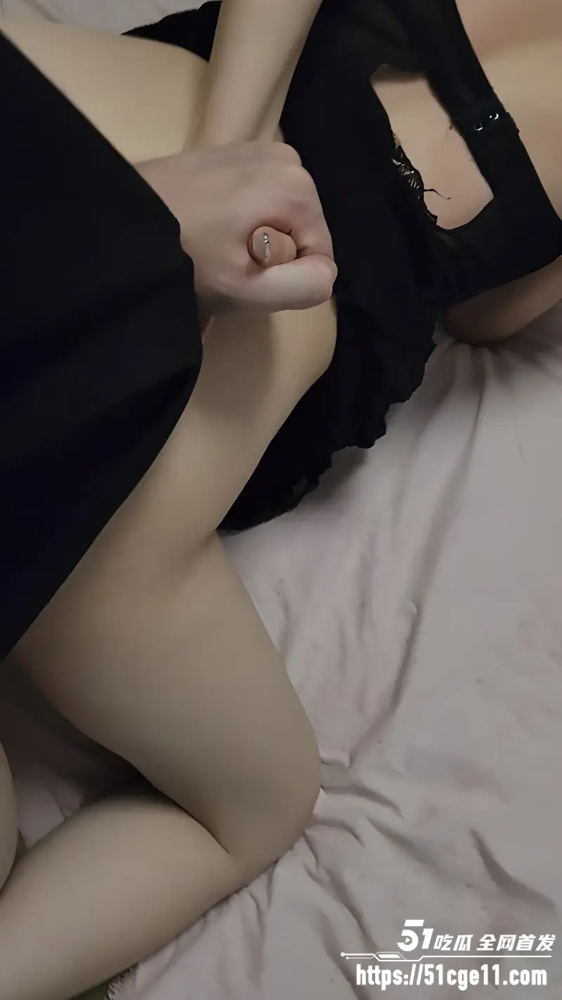 浙江温州反差婊私密自拍惨遭泄密 身着情趣制服被男友狠狠玩弄 美乳狂晃反差拉满！ 图5