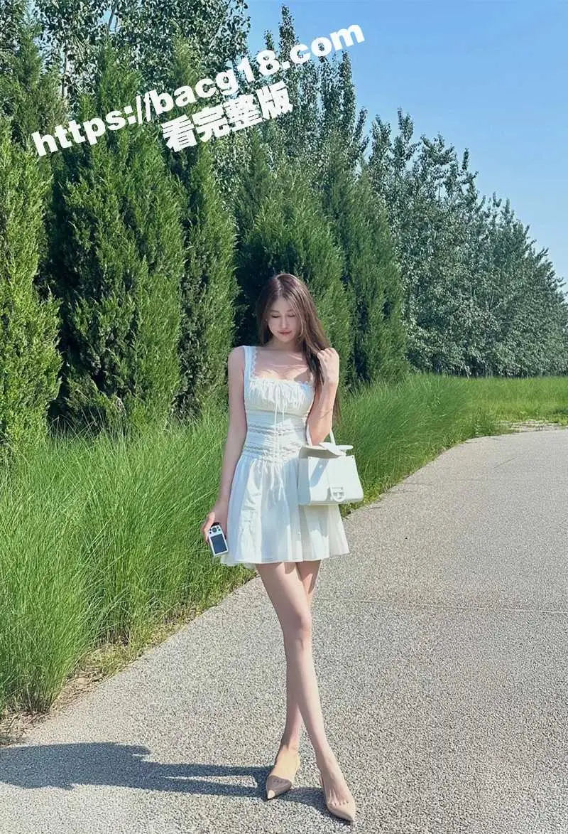 海角大神酒店约炮妹妹的清纯闺蜜 搂进怀里强吻吸奶 骑乘后入狂插白虎肥逼 图4