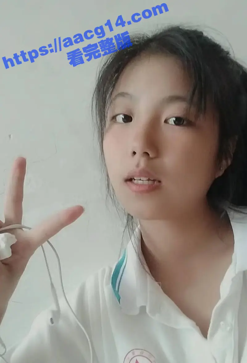 校园纯欲少女竟是欲女反差婊 湖北信息学院大学生 何友娟 与炮友约炮 主动口交与骑乘 疯狂榨精 图1