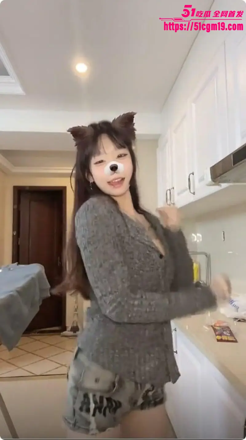 抖音精神小妹 小姜姜 性爱私拍 沦为金主肉便器 全裸出镜各种蹂躏美乳蜜穴 图4