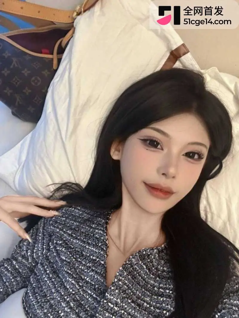 那些年操过的咯咯哒 重庆纹身婊 艾琳 妈生网红脸配黑鲍鱼反差超大！ 图4