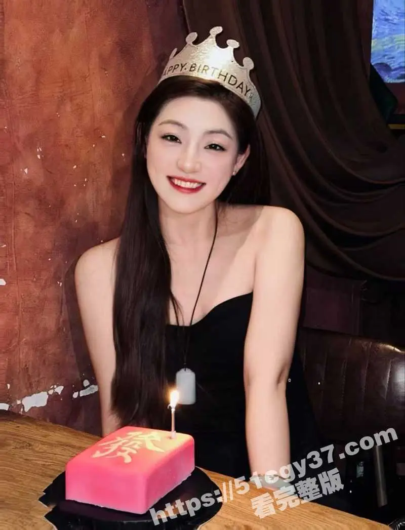 高颜值舞蹈生 与体育男大约炮视频流出 丰满蜜桃臀被后入爆操 露脸口交深情舔屌 反差感拉满! 图2