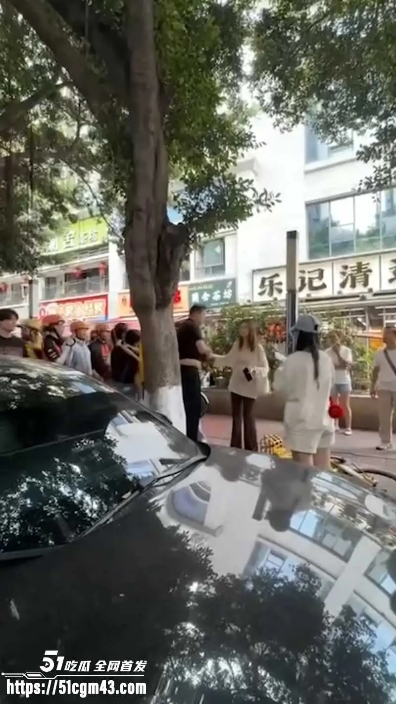 原配当场抓奸丈夫出轨 小三公开承认身份 秒签离婚协议 抛弃妻子恶心至极! 图6