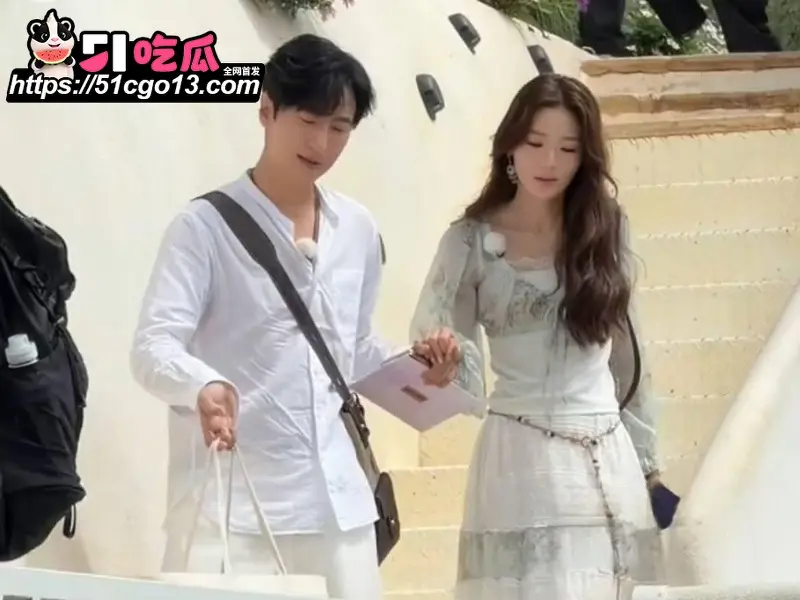 新还珠格格演员 高梓淇 离婚后不仅疏离儿子 还带小十岁女友上恋综 亲密视频引热议! 图11