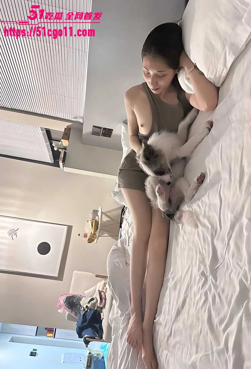 昆明冷艳人妻 李佳纯 调教私拍 露脸舔屌足交榨精 被炮友绑床狠操 纯纯母畜 图9