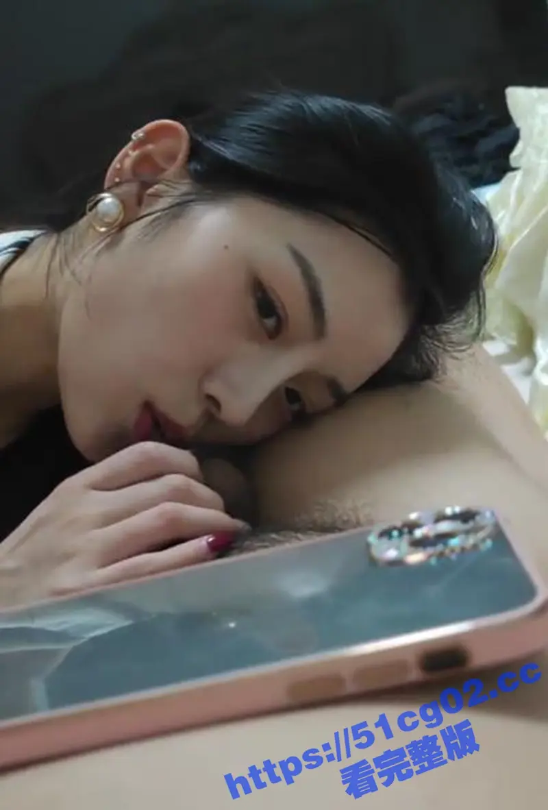 清纯美女甜过初恋 被渣男拿下后炫耀给兄弟们看 自慰抽插超反差 假阳具比她手腕还粗 图9