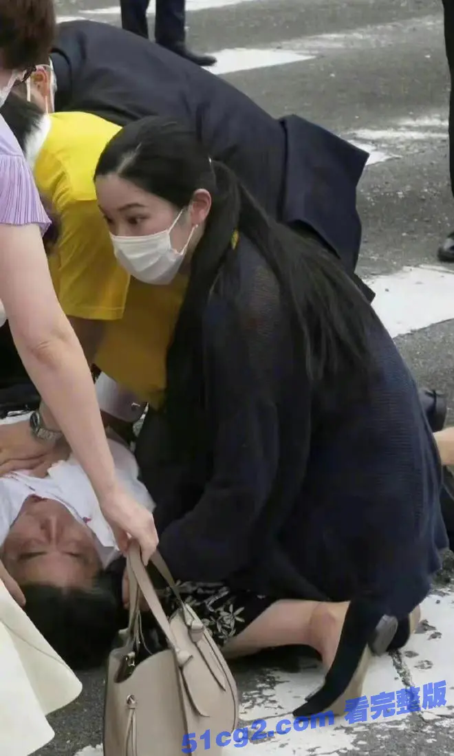 第一枪并未击中!安倍晋三遭枪击身亡,现场第一视角视频曝光 图1