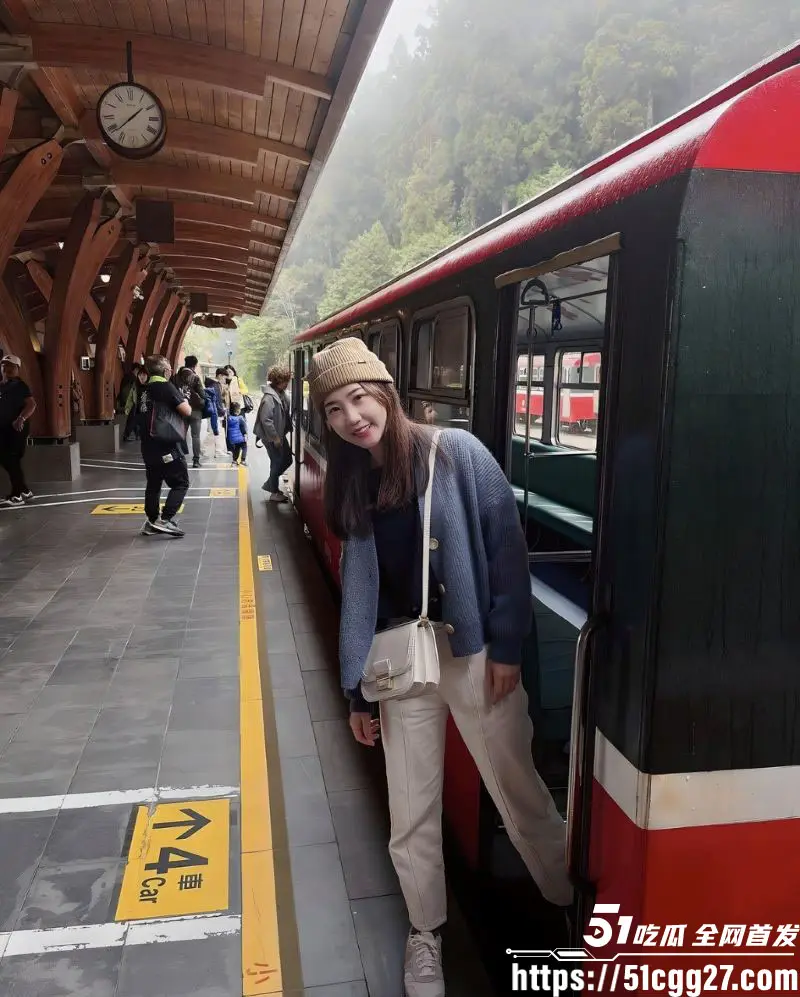 高颜值学生妹 陈思晴 出轨视频流出 酒店多人混战爽翻天 边口交边被后入爆操 浪荡母狗风骚无比! 图4