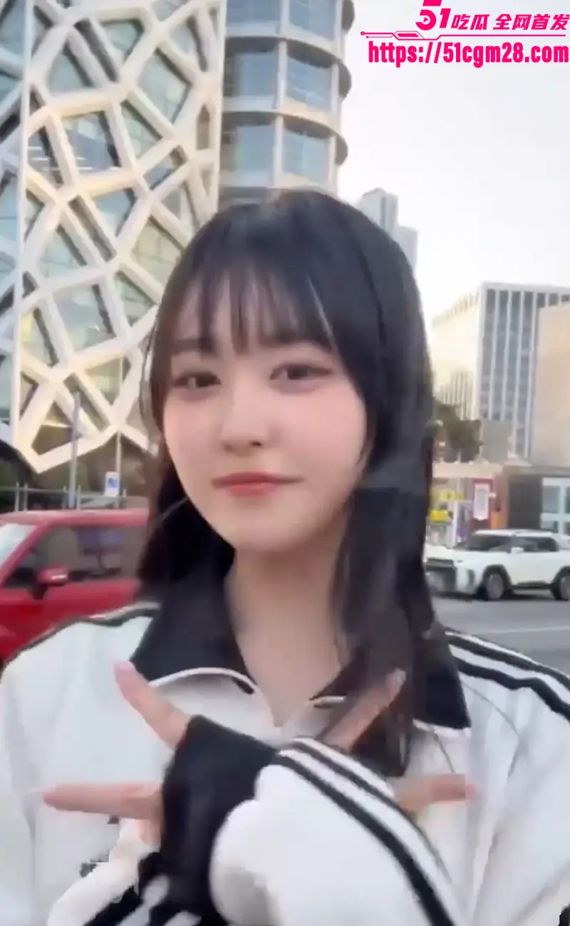 外网绝美小网红 知性仙女姐姐 被男友种满草莓掐脖猛操 一字马骚穴狂插到颤! 图4