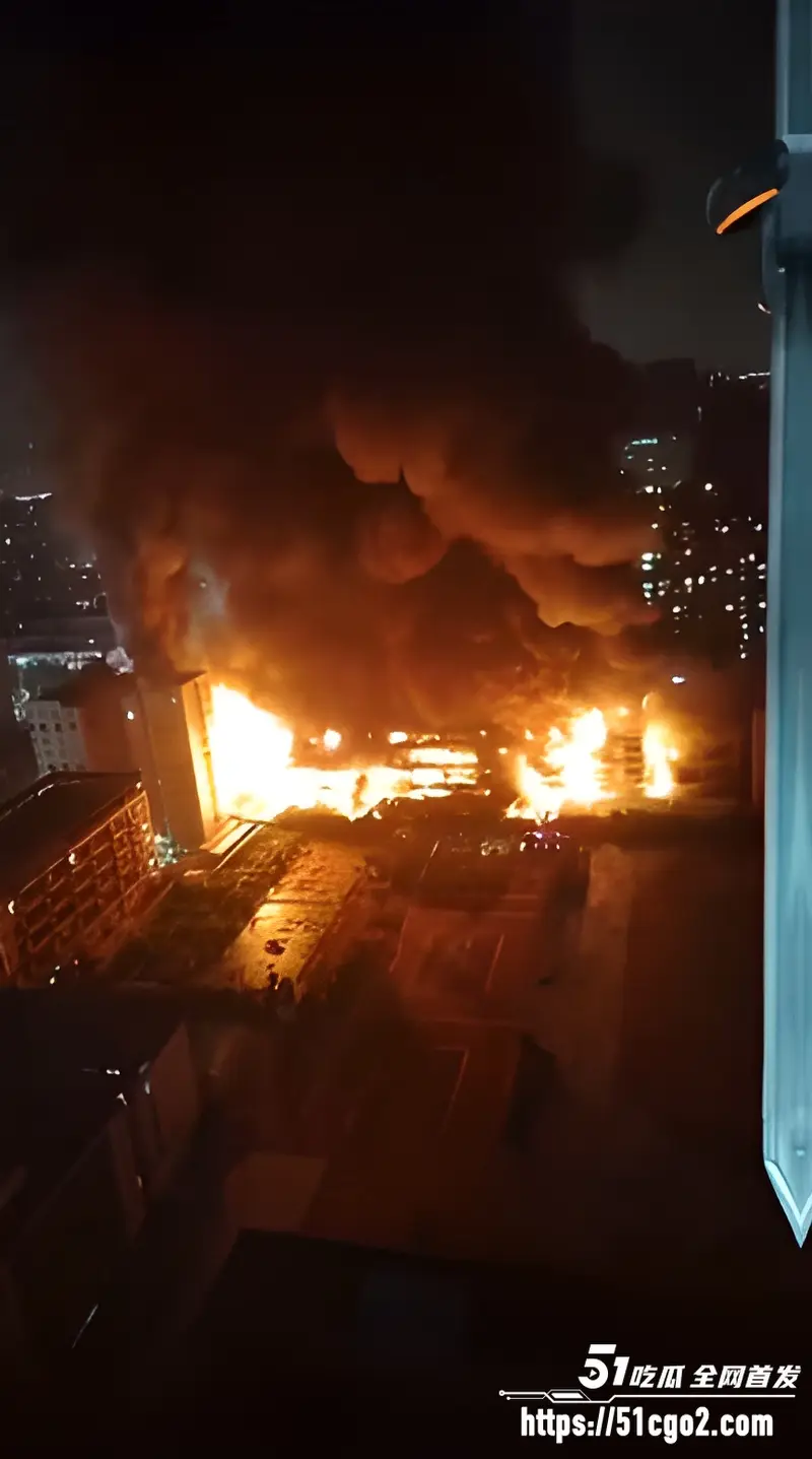 郑州宏达国际车业广场突发大火 多年老市场一夜烧成焦点 两人当场遇难令人惋惜 图5