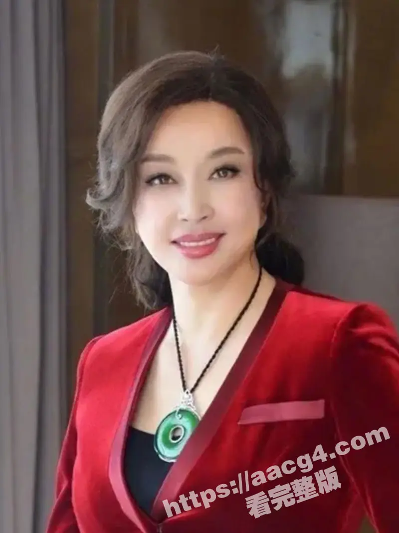 七旬女星刘晓庆被曝陷入忘年恋 直言见面的时候要小奶狗操死她 70岁的女人真疯狂 图8