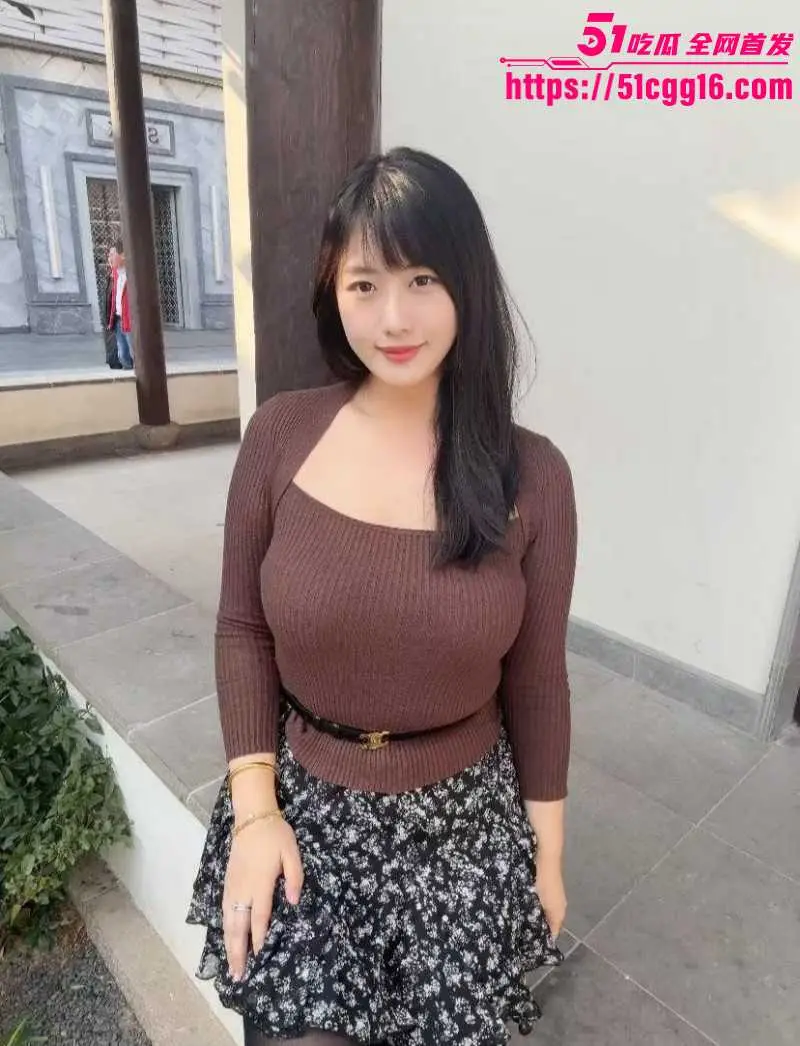 乱伦大神 大胸嫂子会喷水 发现自从嫂子怀孕后 骚逼淫水变的更多了 嫂子又潮喷了四次！ 图2