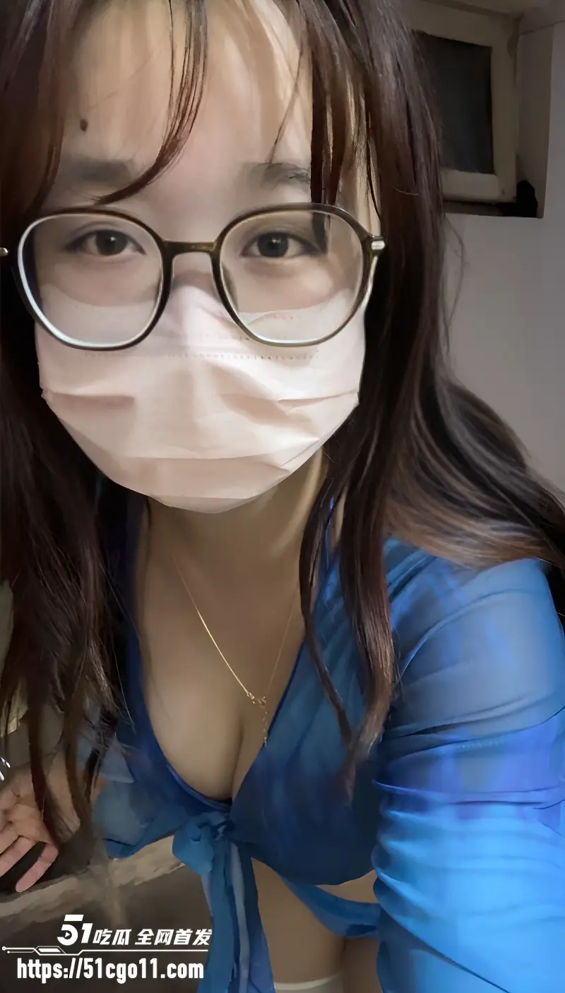 极品人妻 yiyi3359 小姨 楼道露出门外自慰 假屌狂插粉穴巨乳摇晃 浪叫根本压抑不住 图1