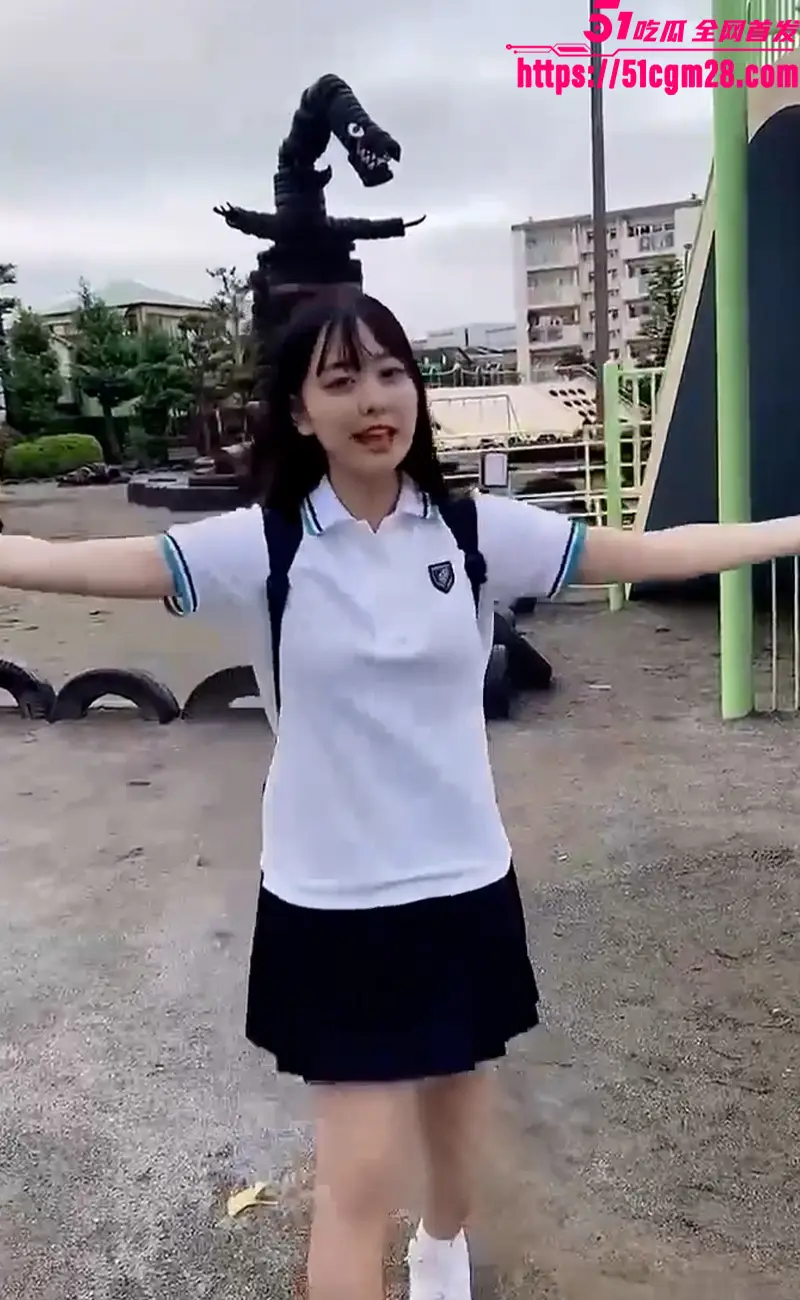 外网绝美小网红 知性仙女姐姐 被男友种满草莓掐脖猛操 一字马骚穴狂插到颤! 图3