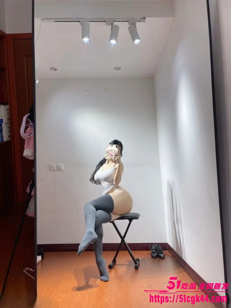 推特性奴母狗 纯情小初 私拍合集曝光 蜜桃臀圆润巨乳晃荡 掰开白虎嫩穴自慰 淫水喷涌! 图4