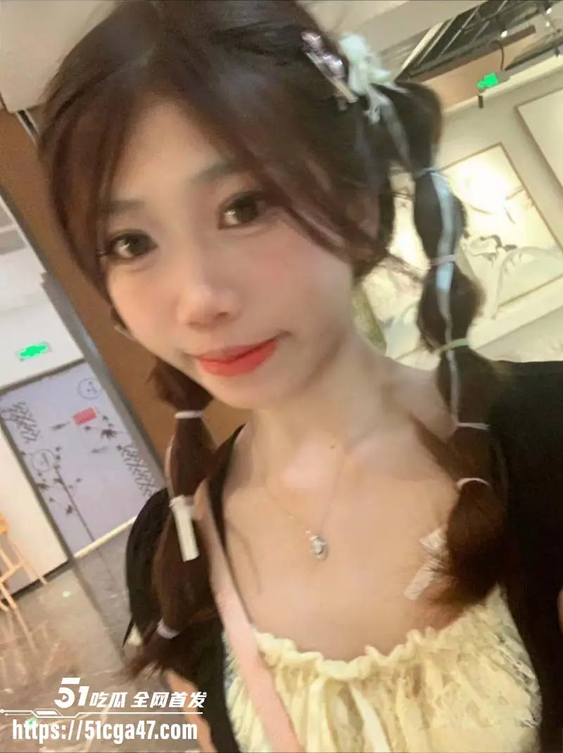 高颜值清纯大一学妹 被精神小伙男友调教全裸出镜 脱下JK水手服沦为母狗发情自慰! 图5