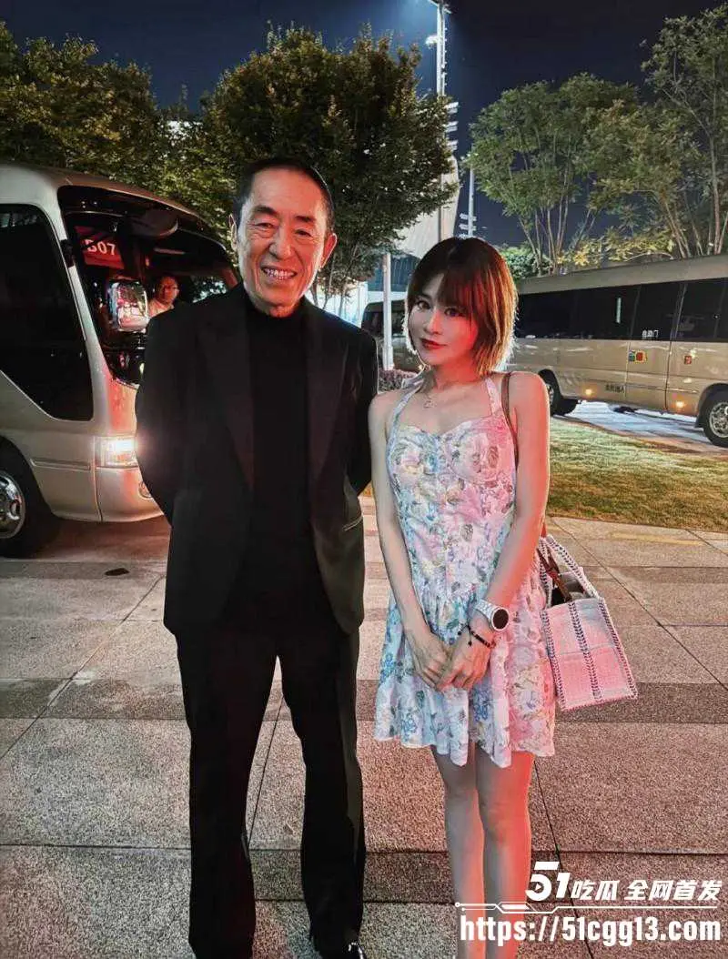 内娱知名导演 张艺谋 被狗仔扒出黑料 私下狂追宋祖儿北电同学 法国嫖娼操洋妞 性爱视频全网独家曝光! 图15