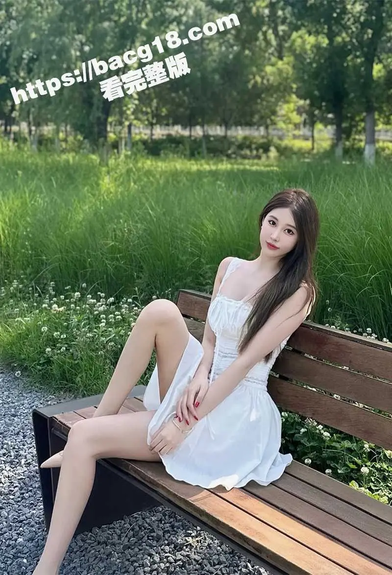 海角大神酒店约炮妹妹的清纯闺蜜 搂进怀里强吻吸奶 骑乘后入狂插白虎肥逼 图2