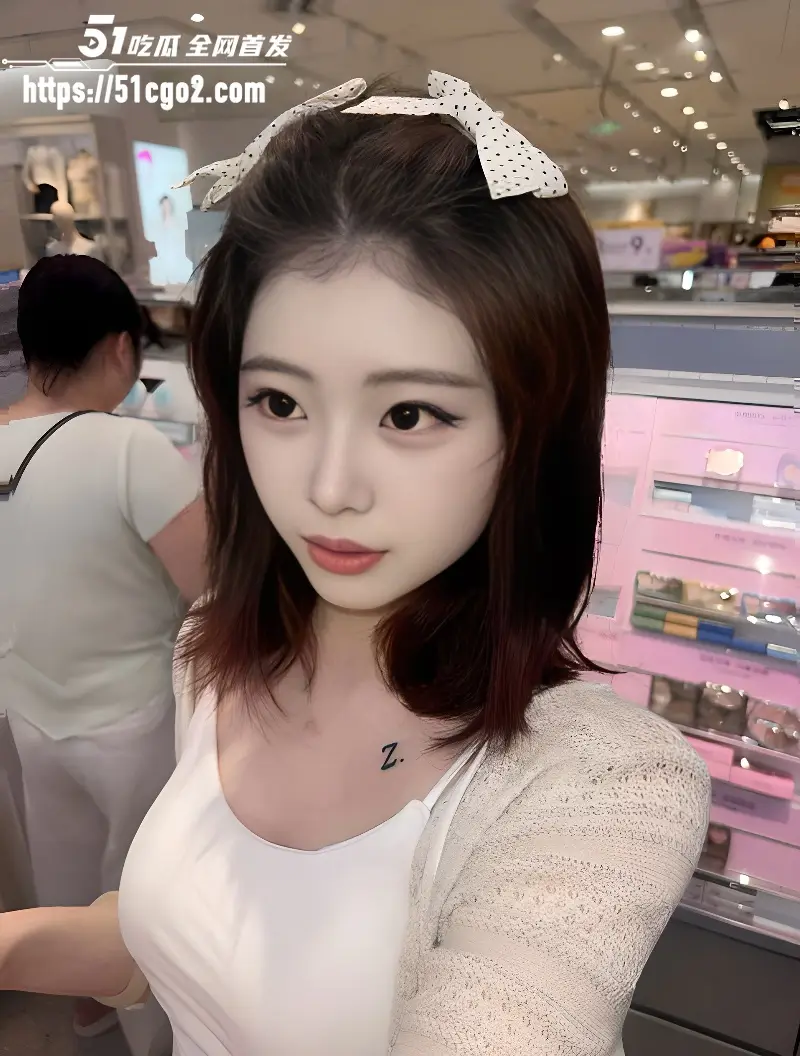 清纯女大 苏紫芳 男友以分手威胁 让其拍下全裸掰穴视频 不料被恶意曝光! 图1