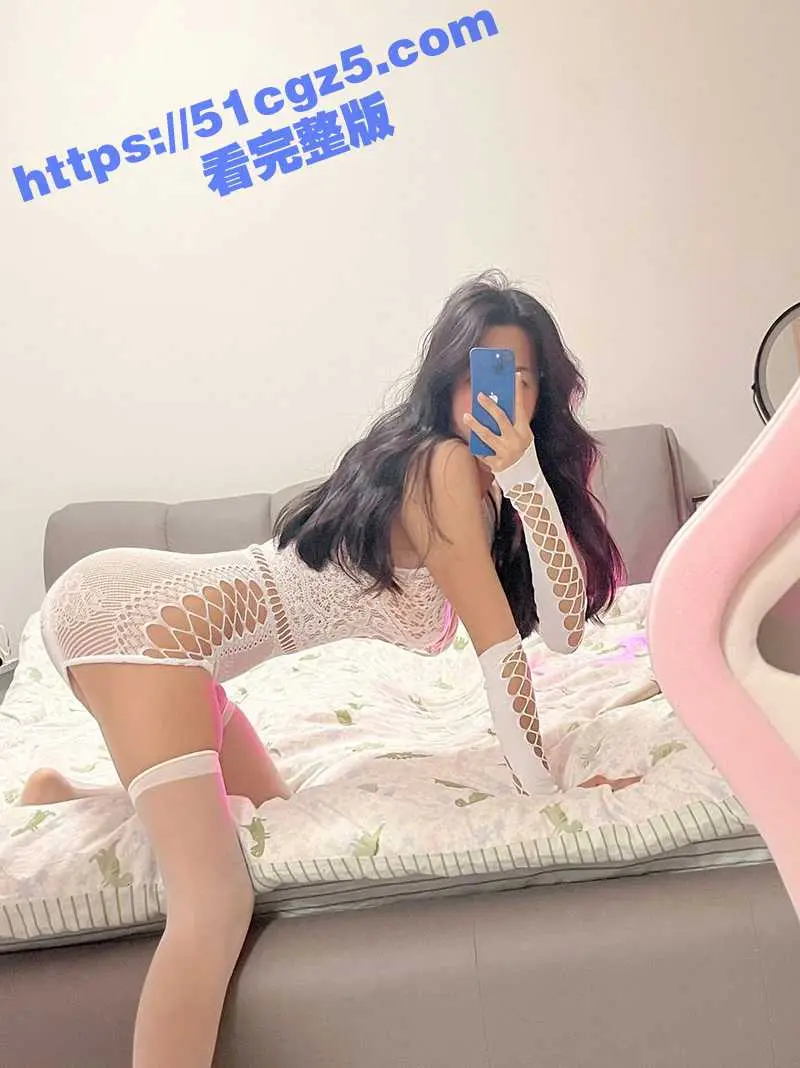 抖音福利姬 黑皮学妹 金主定制私拍流出 反差学生母狗穿丝袜直播跳抖臀舞 图13
