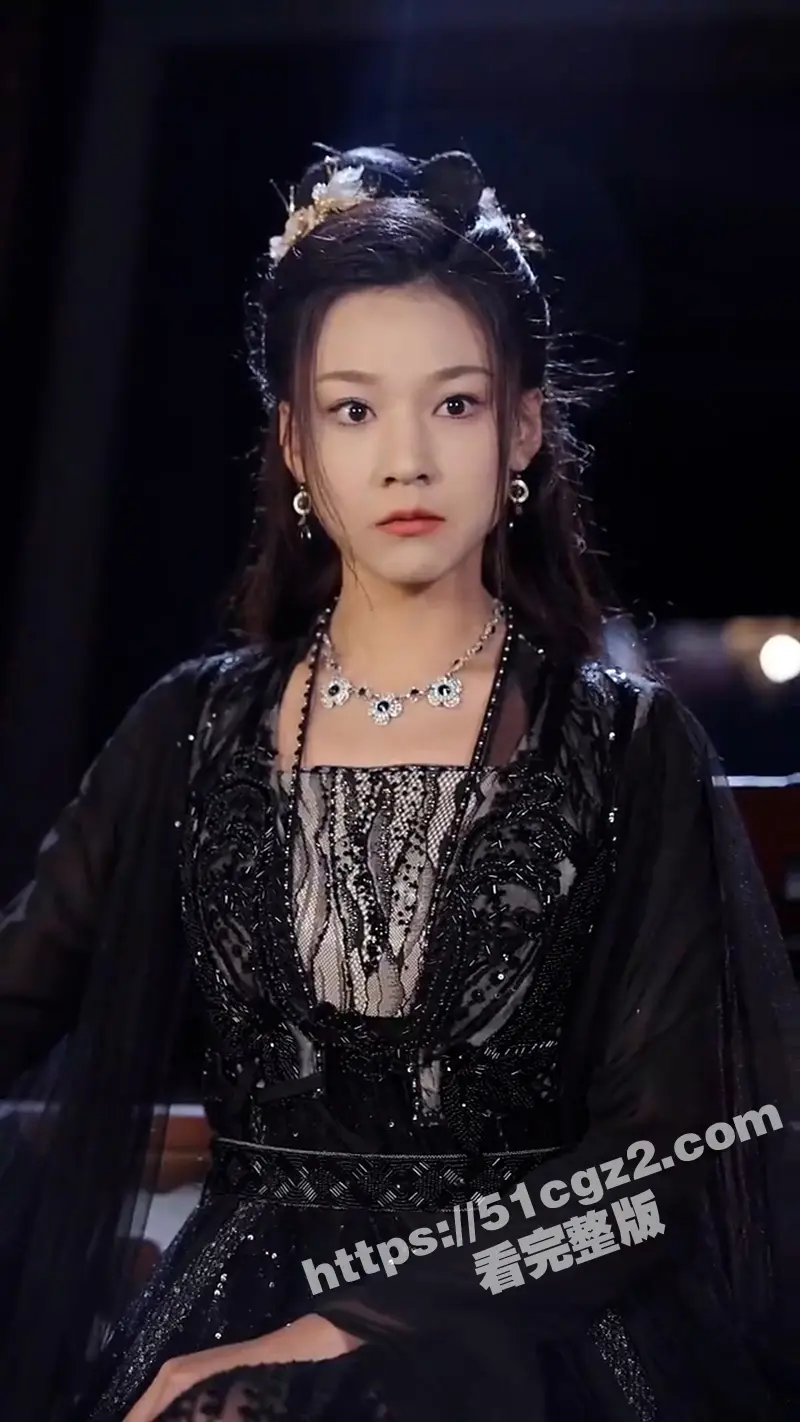 修仙短剧《隐世魔尊女帝带娃上门求负责》仙界女帝身中合欢淫毒坠落凡间 落入了他的房间那夜翻云覆雨 图7