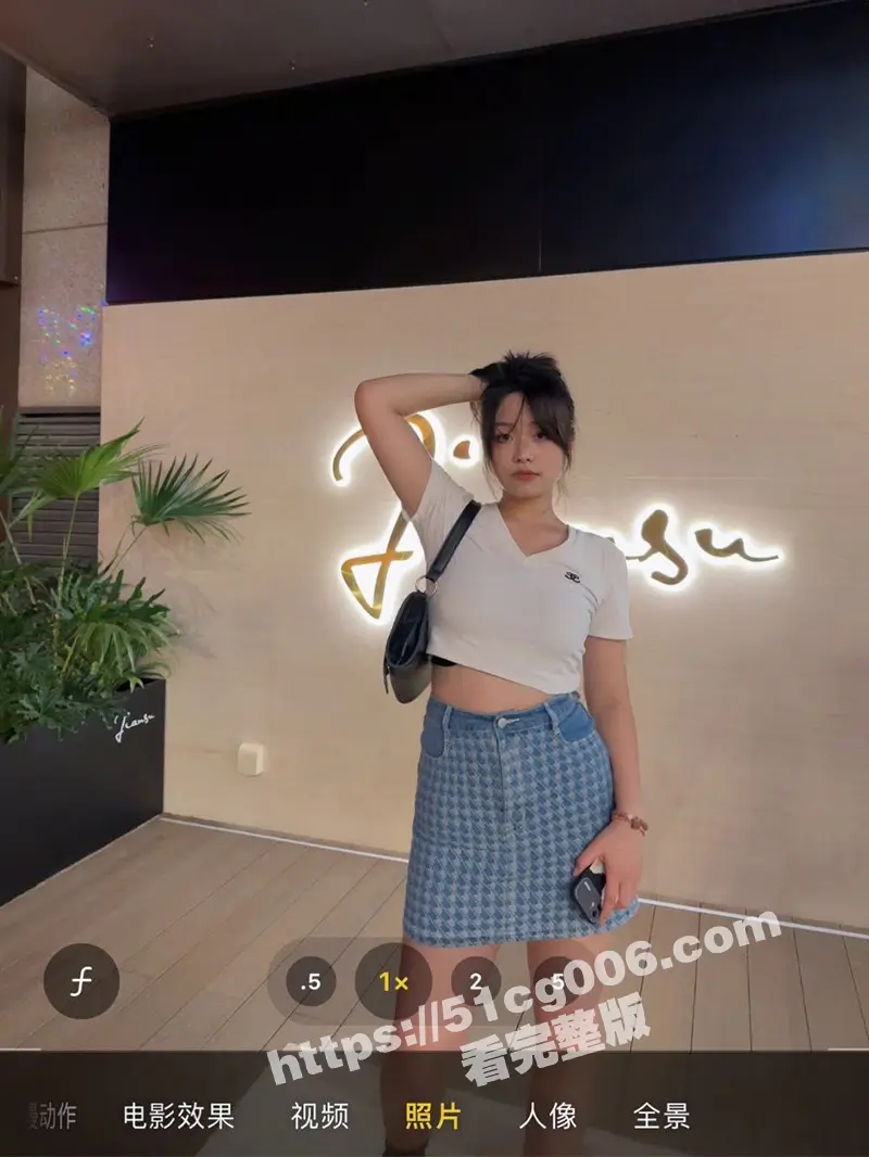 内蒙古师范大学葛思琪 单身性瘾母狗饥渴难耐 周末带上小玩具去酒店开房 尽情玩弄自己的小穴 图1