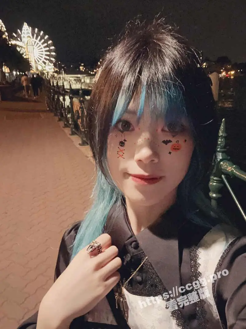 十个眼镜九个骚 还有一个折断腰!清纯反差白虎贫乳眼镜学生妹 重度性瘾露出癖小母狗 图1
