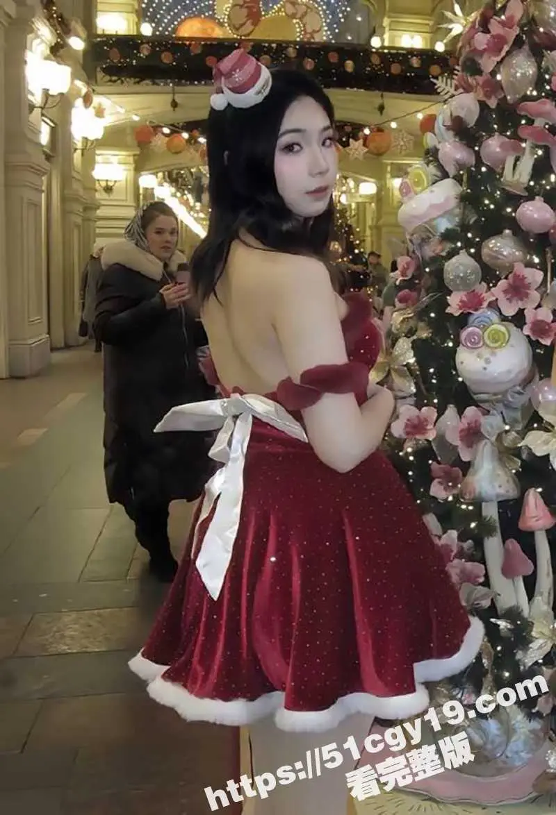 抖音美女留学生迷恋洋屌 面对国男点赞评论一律拉黑 反倒跟俄罗斯冰球帅哥秀上恩爱！ 图4