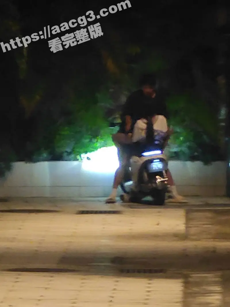 广东肇庆端州车震瓜 9号电瓶车也能约炮学生妹车震 逆天操作气死豪车车主 图3