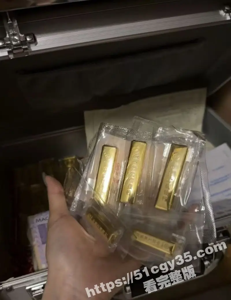 推特福利姬Song与天鹅肉热瓜 昨日好姐妹嗦牛牛互插假鸡巴 今日反目互爆黑料 双飞视频曝光! 图18