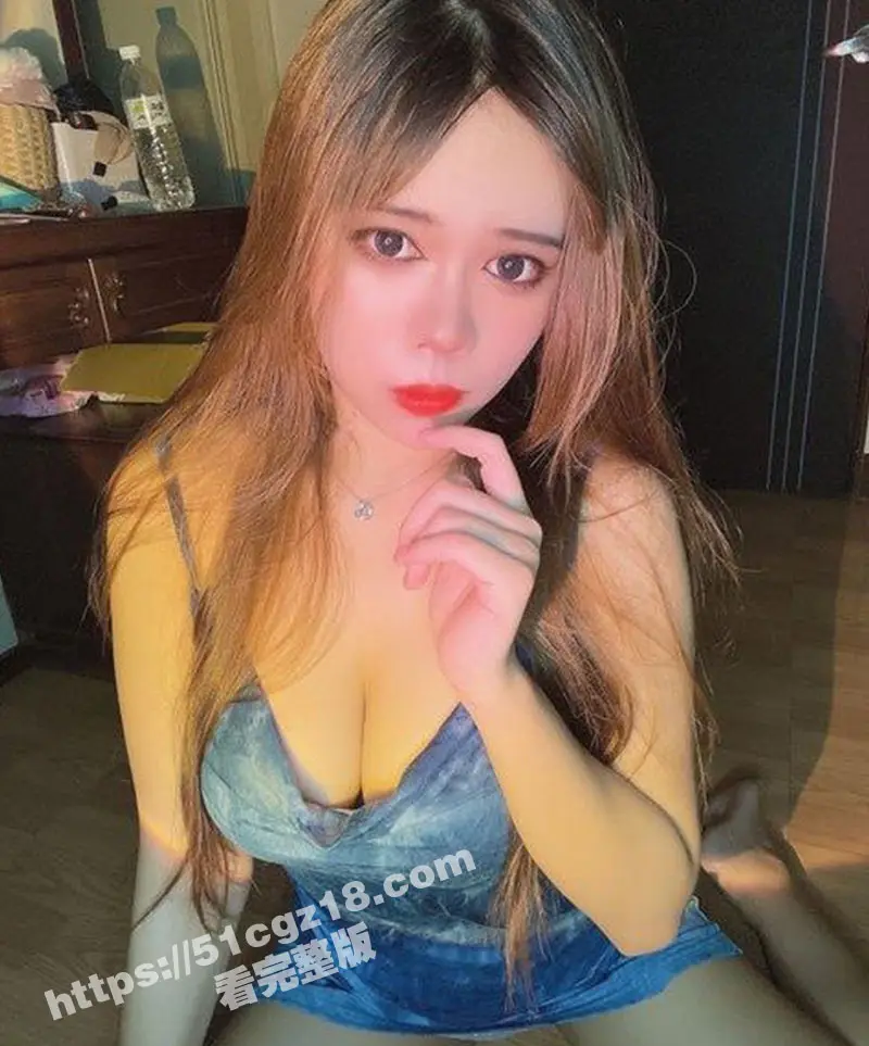 高颜值极品妹子 金主拿下1V1裸聊福利泄密 挺拔巨奶黑逼骚穴特写 无比风骚! 图4