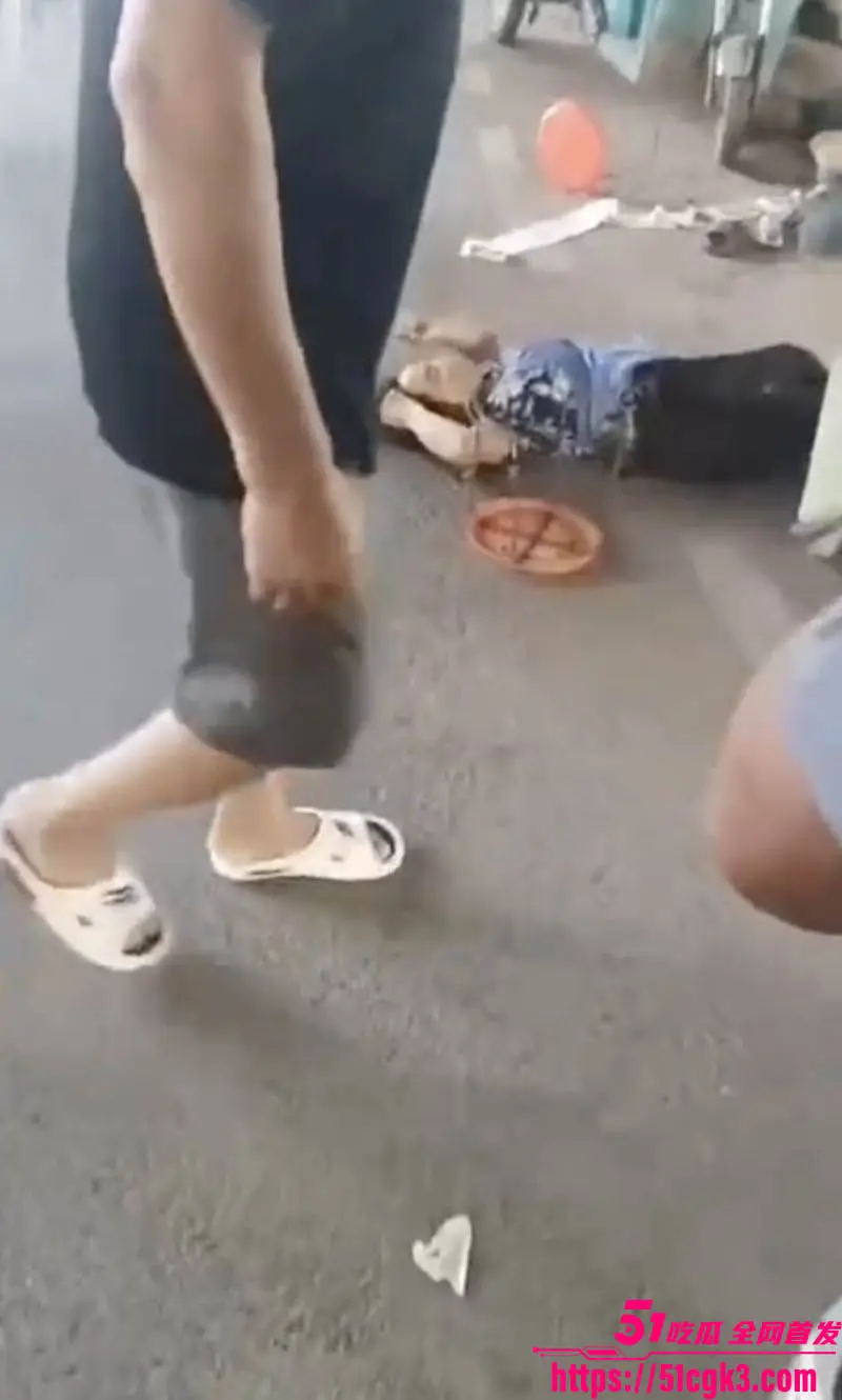 郑州中牟广惠街摊贩抢位血腥互殴!刀光剑影之下 3人被捅死多人受伤 现场惨烈至极! 图4