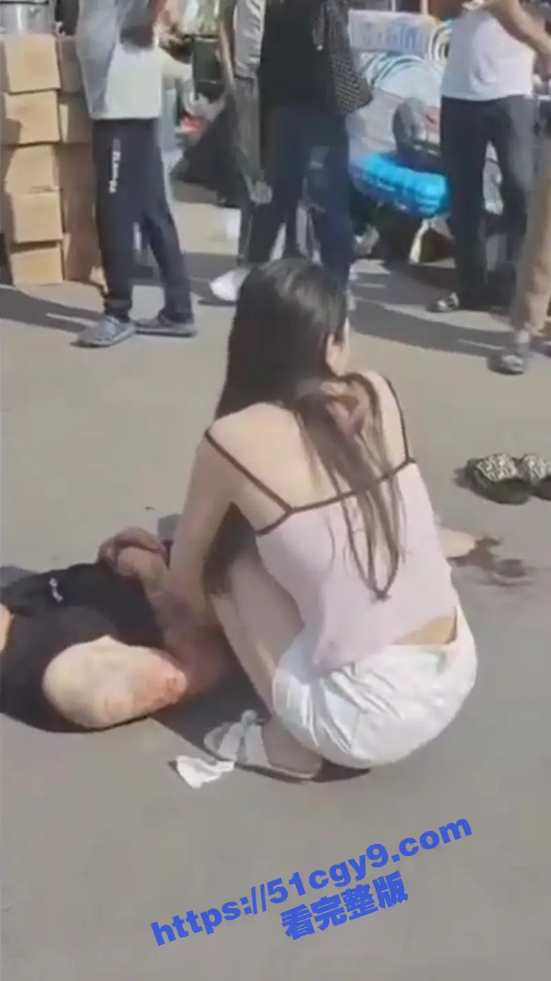 玛莎拉蒂车主一VS七 被打的血肉模糊倒地不起 蓝色不死鸟也有折翼之时! 图2