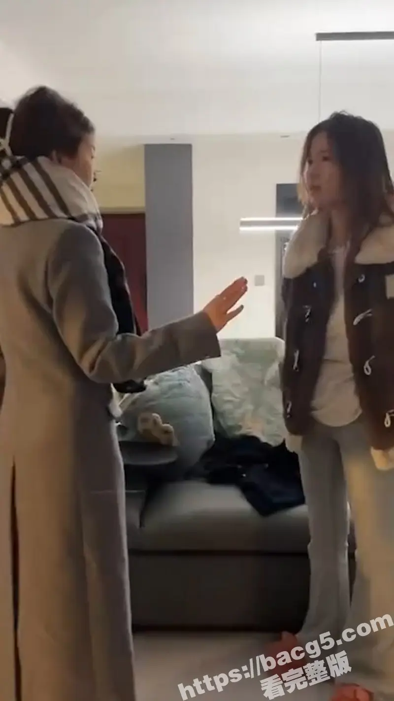 真实抓奸现场实拍 史上最理智的女主和舅哥 不停的追问小三是不是受害者! 图5
