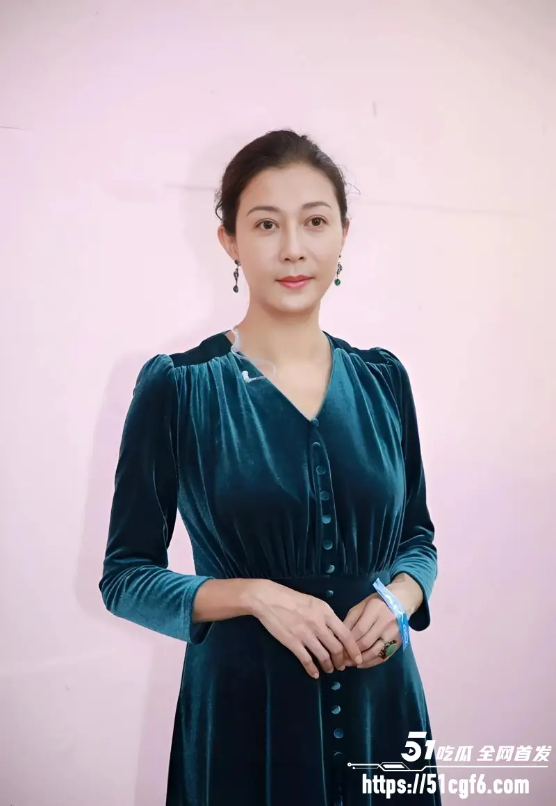 香港亚姐冠军 吴绮莉 与成龙婚外情内幕 未婚先孕拒做亲子鉴定 私生活震惊全网！ 图4