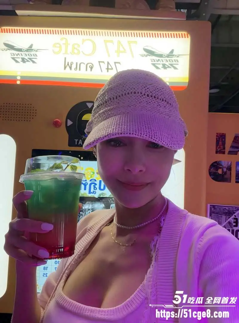 台湾女星 王思佳 漏奶视频 出席活动黑色礼服滑落 无心之举还是博取流量？ 图6