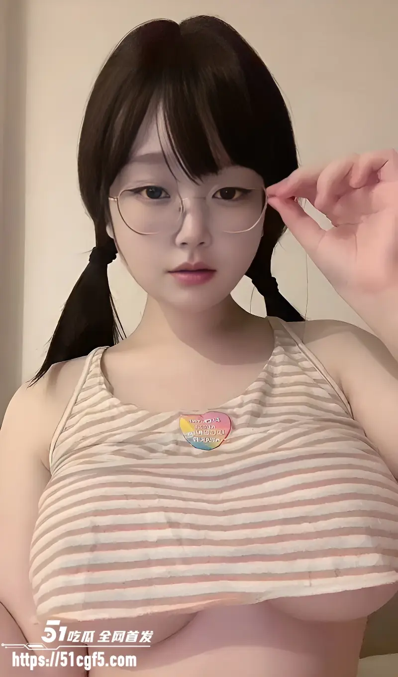 巨乳福利姬 定制视频流出 露脸自拍展示坚挺大奶 粉嫩乳头全程挑逗 图1
