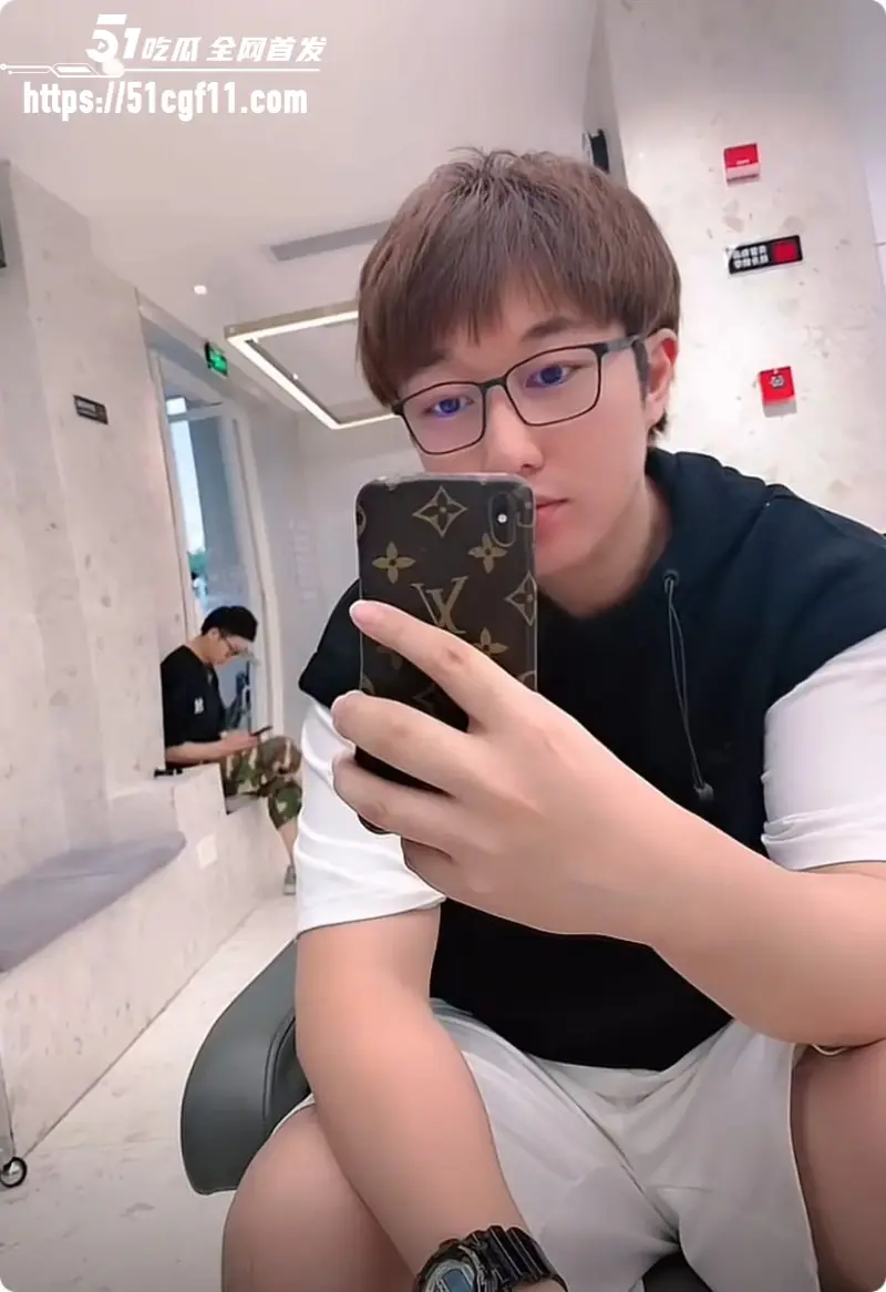 上海渣男 蒋明明 约炮骗孕女大学生 崔雅雯 分手后炫耀性爱视频惨遭曝光 图5