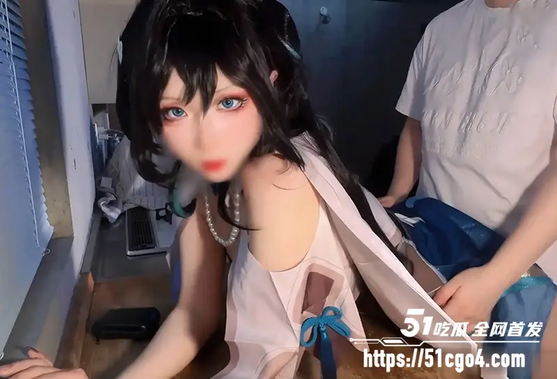 顶流网黄萝莉 鸡教练 COS阮梅 白嫩裸足花式抖屌 被抱臀后入深顶狂干 图4