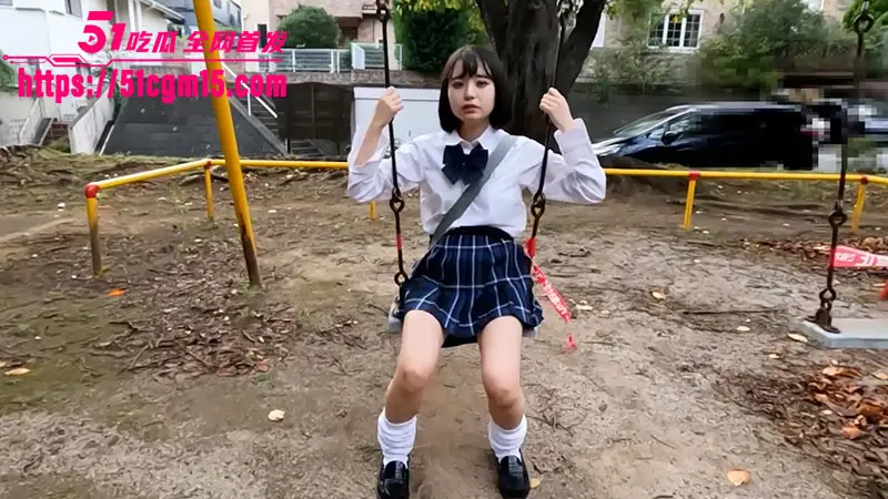 日本FC2素人系列 顶级JK路人小妹被摄影师带到户外拍摄做爱 娇小萝莉逆来顺受让人心疼又心动! 图2