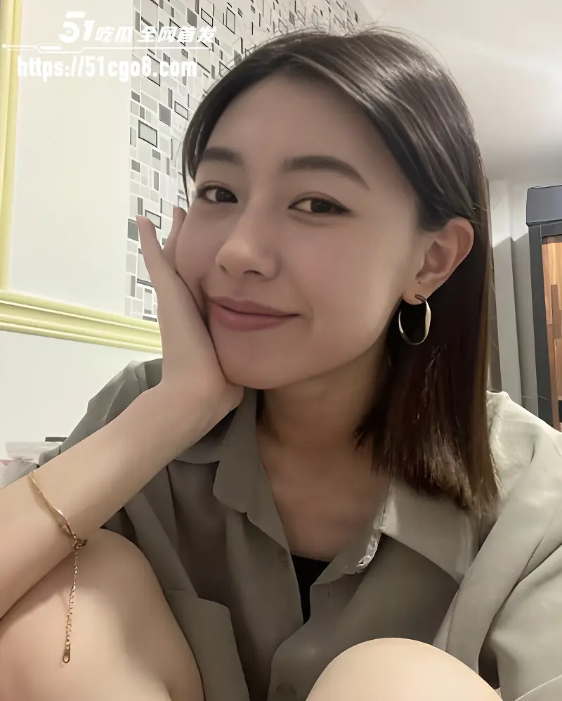 悉尼大学高颜值留学生 性爱视频 反差骚货边操边舔手指 主动骑乘把男友精液全榨干 图3