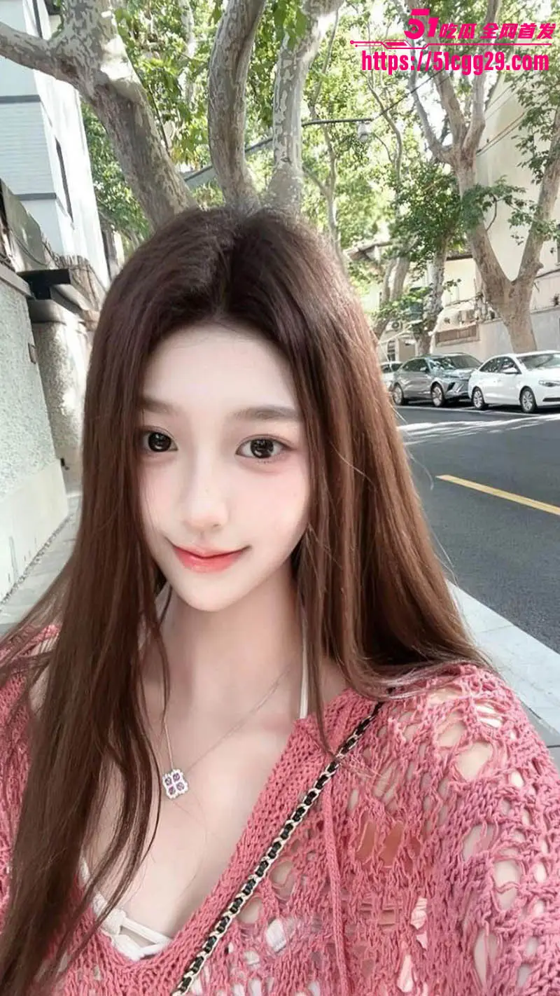 高颜值反差母狗不雅视频流出!极品身材前凸后翘 掰逼完美展示粉穴 男友后入狂顶床上骚浪十足! 图1