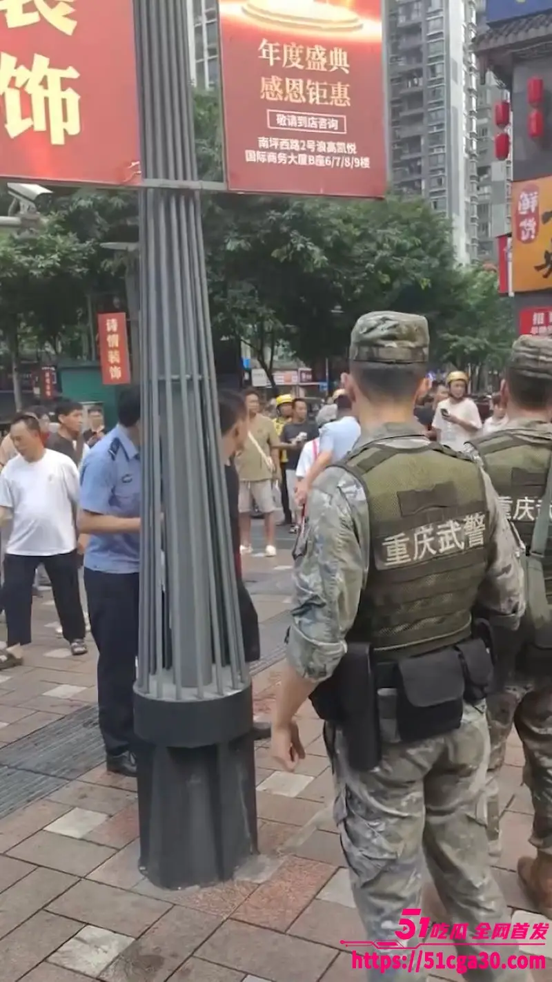 重庆南坪面馆老板 抢客引发血腥斗殴持刀互砍 场面混乱血迹四溅 现场完整版视频流出! 图3