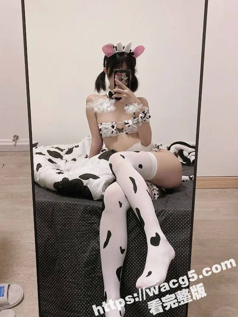推特反差学生妹MISDLIcc 颜值很高的萝莉型少女 高颜值大尺度视图大放送 年纪不大但骚是真骚啊 图4