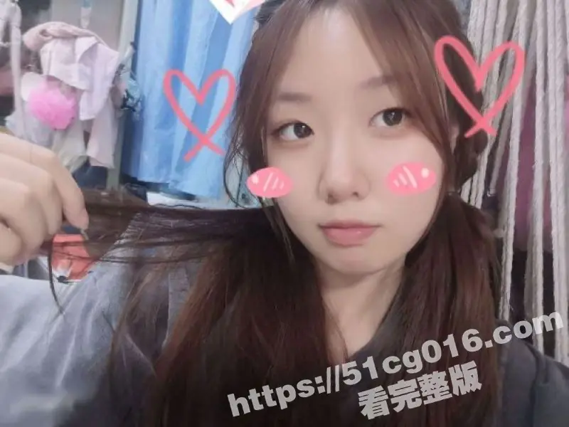 最骚还是眼镜妹 青海师范大学甜美反差学妹 马钰欣 被调教得很乖巧的小母狗露脸吃鸡 图1