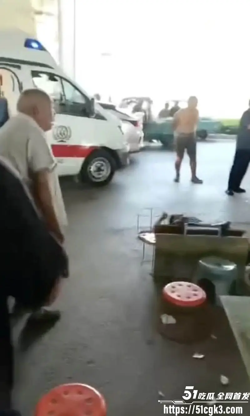 郑州中牟广惠街摊贩抢位血腥互殴!刀光剑影之下 3人被捅死多人受伤 现场惨烈至极! 图1