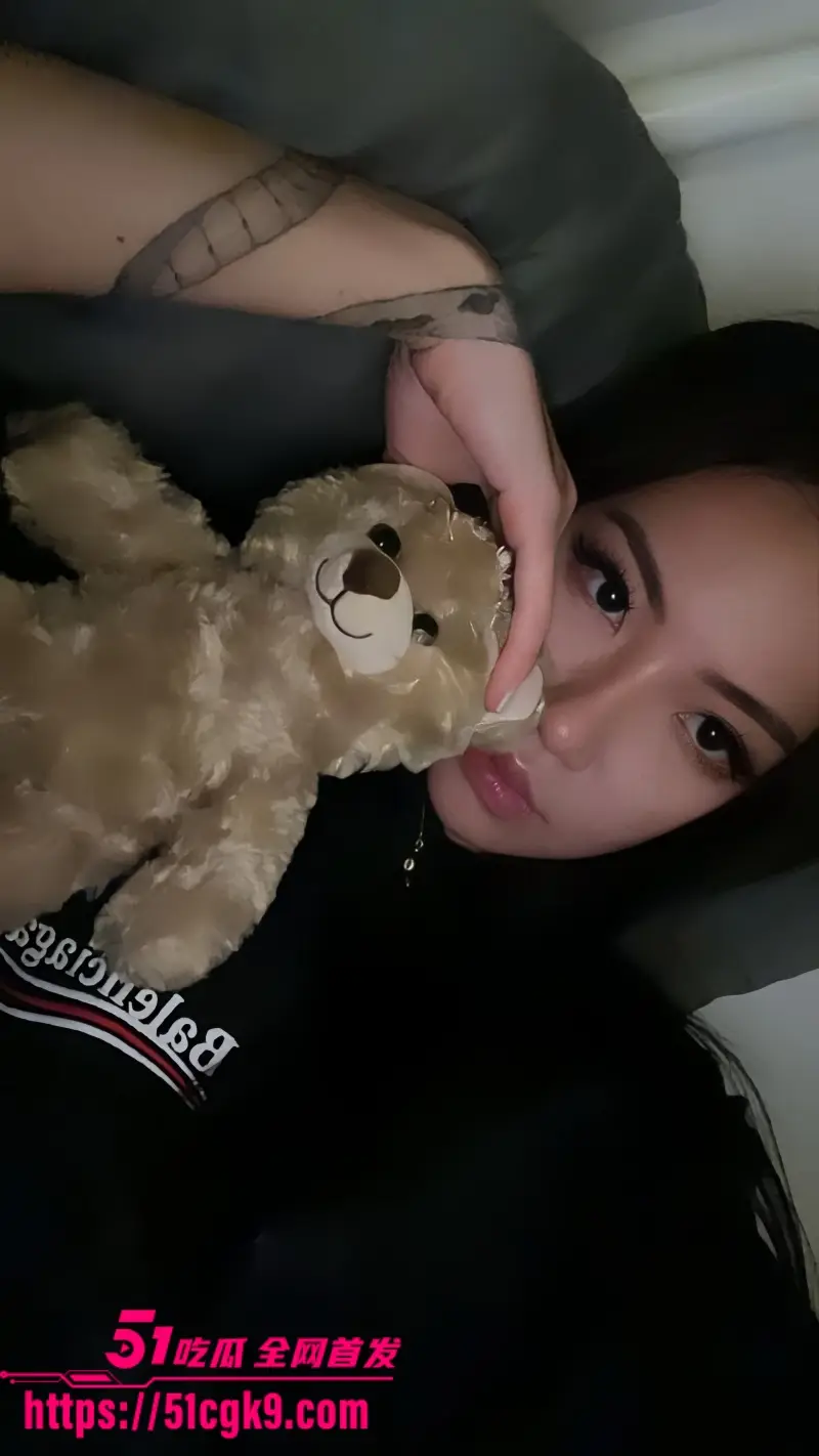 华裔女神 JessDrago 性瘾反差婊爱吃洋屌 深喉口交精液洗脸 掰穴抠逼自慰 后入打桩猛操骚穴! 图1